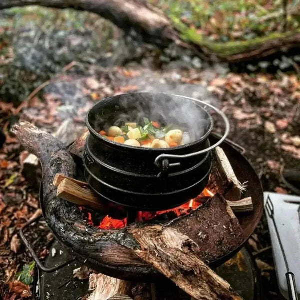 Best Duty Potjie 7.8L cast iron pot with 3 legs, lid, and handle for outdoor cooking