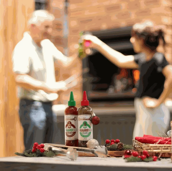 Rooibaard Tabaardsco Groen Sauce 250ml on table with grill scene.