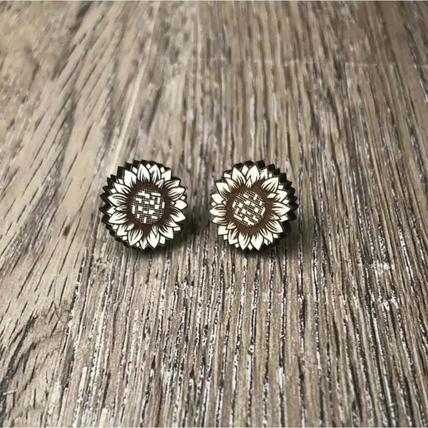 Earrings white circle with sunflower design 15mm diameter pair